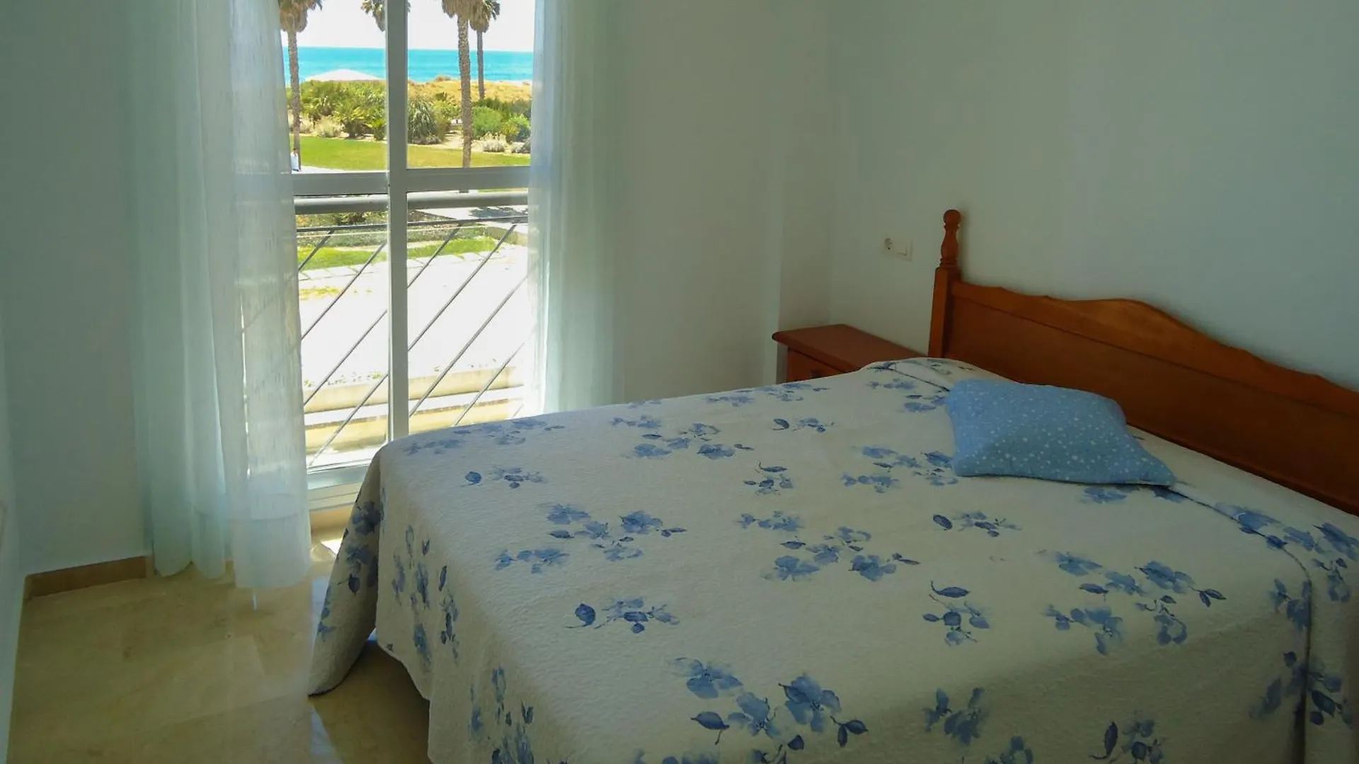 Apartment Vista Al Mar Con Terraza - Costa Ballena Apartamento Primera Linea De Playa Rota Spain